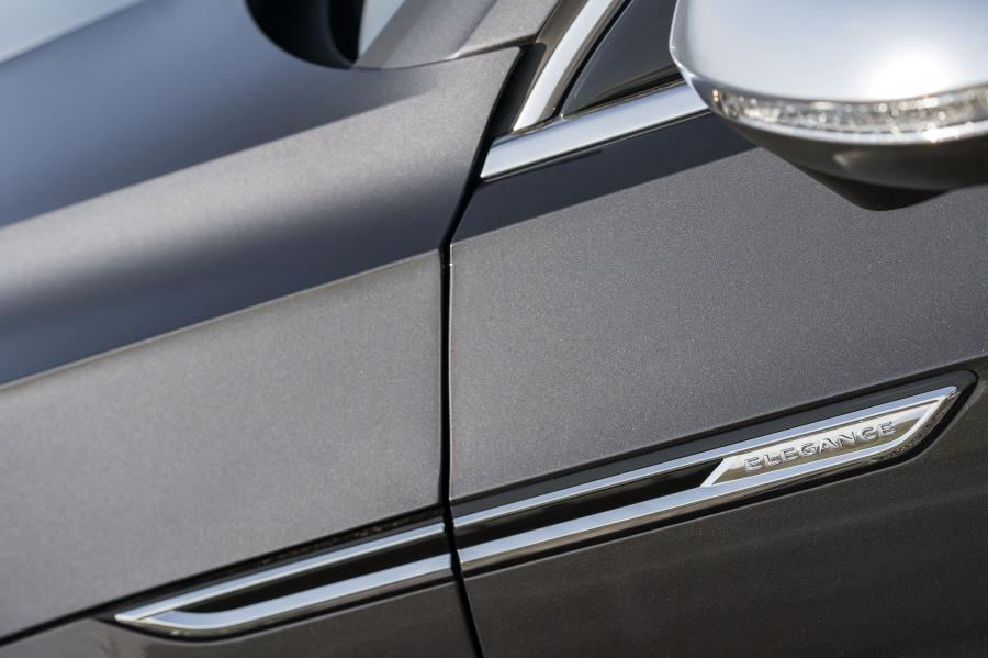 Детали экстерьера Volkswagen Arteon 4Motion Elegance 2017 года  (UK) (фото 21 из 41)